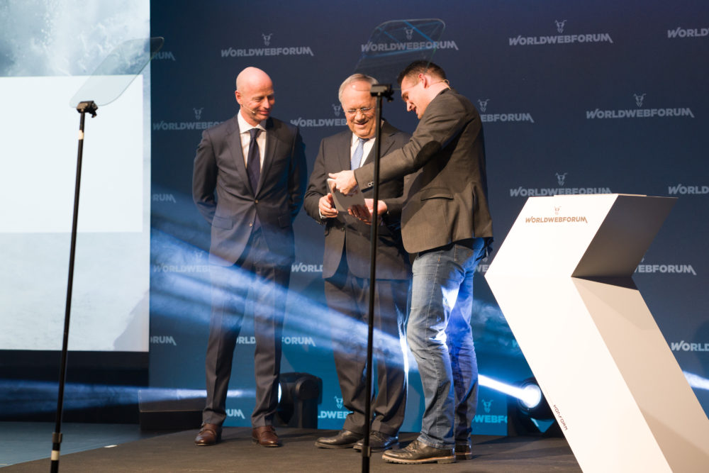 business24 › WWF 2017: Bundesrat Johann Schneider-Ammann ehrt Vater des World Wide Web